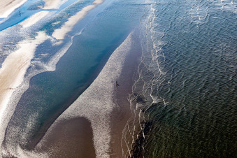 Vue aérienne de Paysage de plage de sable le long de la côte de la mer du Nord à Fanø à Fanø dans le département Syddanmark, Danemark