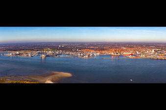 Vue aérienne de Installations portuaires sur la côte de la mer du Nord à Esbjerg dans le département Syddanmark, Danemark