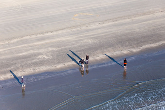 Plage de Fanoe Bath à Fanø dans le département Syddanmark, Danemark du point de vue du drone