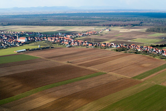 Vue d'oiseau de Schleithal dans le département Bas Rhin, France