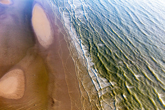 Vue aérienne de Plage ouest à marée haute à Fanø dans le département Syddanmark, Danemark