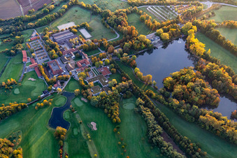 Vue aérienne de Monrepos, terrain de golf à le quartier Eglosheim in Ludwigsburg dans le département Bade-Wurtemberg, Allemagne