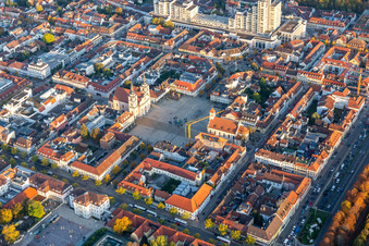 Vue aérienne de Marché à le quartier Ludwigsburg-Mitte in Ludwigsburg dans le département Bade-Wurtemberg, Allemagne