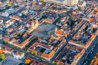 Vue aérienne de Église catholique de la Sainte Trinité sur la place du marché au centre-ville à Ludwigsburg dans le département Bade-Wurtemberg, Allemagne