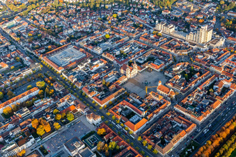 Vue aérienne de Marché à le quartier Ludwigsburg-Mitte in Ludwigsburg dans le département Bade-Wurtemberg, Allemagne