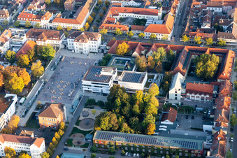 Vue aérienne de Place de l'Hôtel de Ville, Bibliothèque municipale à le quartier Ludwigsburg-Mitte in Ludwigsburg dans le département Bade-Wurtemberg, Allemagne