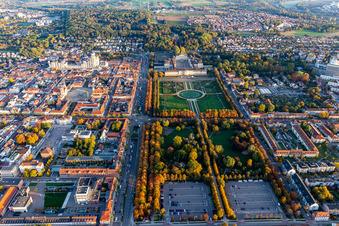 Vue aérienne de Baroque florissant au Residence Palace Ludwigsburg à le quartier Ludwigsburg-Mitte in Ludwigsburg dans le département Bade-Wurtemberg, Allemagne