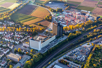 Vue aérienne de Bâtiment de bureaux et administratif de la compagnie d'assurance Wüstenrot Bausparkasse AG sur la Wüstenrotstraße à Ludwigsburg dans le département Bade-Wurtemberg, Allemagne