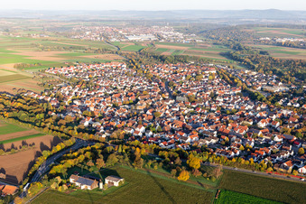 Vue aérienne de Vue des rues et des maisons dans les quartiers résidentiels à Möglingen dans le département Bade-Wurtemberg, Allemagne