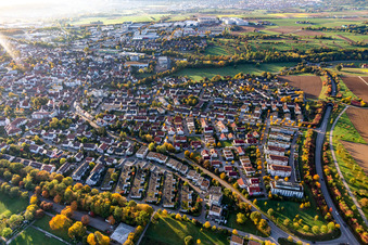 Vue aérienne de Vue des rues et des maisons dans les quartiers résidentiels à Ditzingen dans le département Bade-Wurtemberg, Allemagne