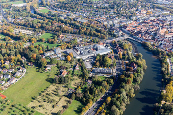 Vue aérienne de Immeuble de bureaux du bâtiment administratif et commercial Jobcenter Landkreis Esslingen site Nürtingen dans une ancienne usine sur Galgenberg à Nürtingen dans le département Bade-Wurtemberg, Allemagne