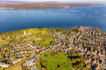 Vue aérienne de Überlingen Lac de Constance entre Meersburg et à le quartier Allmannsdorf in Konstanz dans le département Bade-Wurtemberg, Allemagne