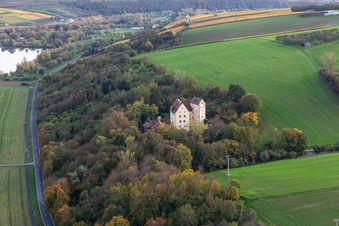 Château de Klingenberg à Wipfeld dans le département Bavière, Allemagne depuis l'avion