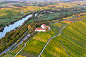Photographie aérienne de Hôtel Vogelsburg à le quartier Escherndorf in Volkach dans le département Bavière, Allemagne