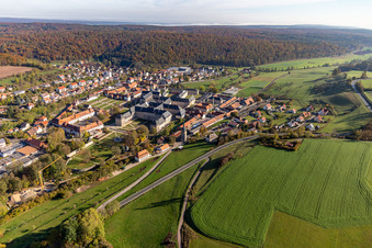 Vue aérienne de Église du monastère Ebrach, abbaye cistercienne à Ebrach dans le département Bavière, Allemagne