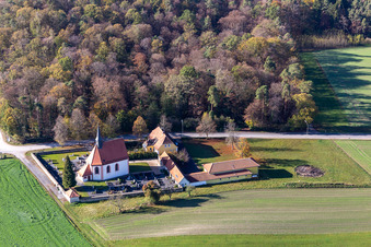 Vue aérienne de Chapelle Saint-Roch à le quartier Großgressingen in Ebrach dans le département Bavière, Allemagne