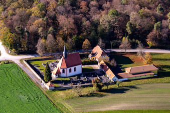 Vue aérienne de Chapelle Saint-Roch à le quartier Buch in Ebrach dans le département Bavière, Allemagne