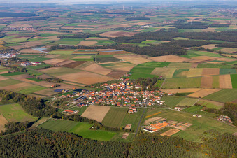 Vue aérienne de Quartier Kirchschönbach in Prichsenstadt dans le département Bavière, Allemagne