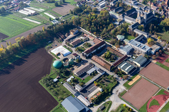 Vue aérienne de Abbaye de Münsterschwarzach à le quartier Stadtschwarzach in Schwarzach am Main dans le département Bavière, Allemagne