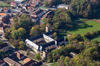 Vue aérienne de Palais du comte Schönborn Gaibach à le quartier Gaibach in Volkach dans le département Bavière, Allemagne
