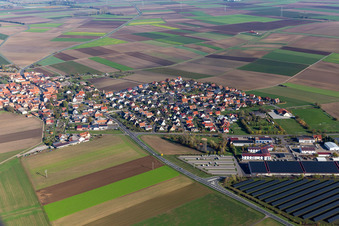 Vue aérienne de Kolitzheim dans le département Bavière, Allemagne