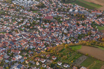 Vue aérienne de Estenfeld dans le département Bavière, Allemagne