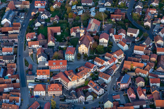 Vue aérienne de Saint Michel à Kürnach dans le département Bavière, Allemagne