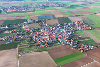 Vue aérienne de Waigolshausen dans le département Bavière, Allemagne
