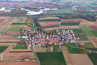 Vue aérienne de Quartier Hergolshausen in Waigolshausen dans le département Bavière, Allemagne