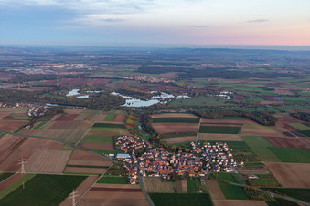 Vue aérienne de Quartier Hergolshausen in Waigolshausen dans le département Bavière, Allemagne