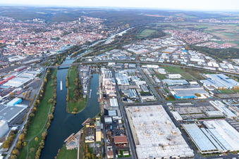 Port à Schweinfurt dans le département Bavière, Allemagne d'en haut