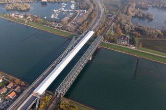 Vue aérienne de Chantier de construction du pont B10 sur le Rhin à le quartier Knielingen in Karlsruhe dans le département Bade-Wurtemberg, Allemagne
