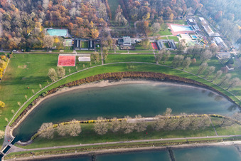 Vue aérienne de Zones riveraines de la piscine extérieure Rheinstrandbad Rappenwört sur le Rhin à le quartier Daxlanden in Karlsruhe dans le département Bade-Wurtemberg, Allemagne