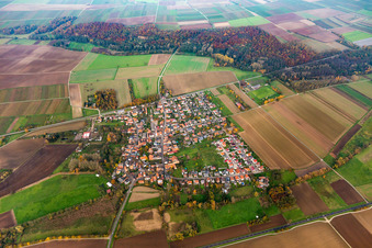 Vue aérienne de Vue du village depuis le sud à Barbelroth dans le département Rhénanie-Palatinat, Allemagne