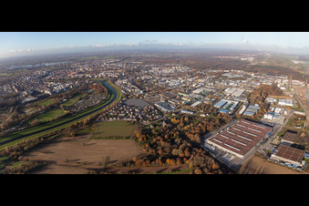 Vue aérienne de Locaux de l'entreprise von Duvenbeck Rastatt, POLYTEC INDUSTRIELACKIERUNGEN GmbH & Co.KG et TI Automotive Technology Center GmbH avec halls, bâtiments d'entreprise et installations de production à Rastatt dans le département Bade-Wurtemberg, Allemagne