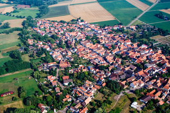 Vue aérienne de Rue principale à Rohrbach dans le département Rhénanie-Palatinat, Allemagne