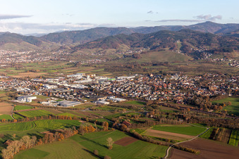 Vue aérienne de Du sud-ouest à le quartier Weier in Ottersweier dans le département Bade-Wurtemberg, Allemagne