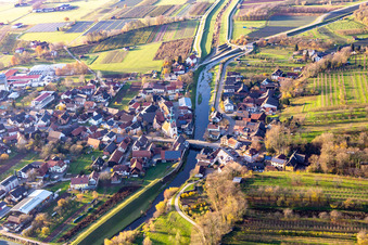 Vue aérienne de Pont Rench à le quartier Erlach in Renchen dans le département Bade-Wurtemberg, Allemagne