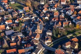 Vue aérienne de Église Saint-Wendelin en Stadelhofen à le quartier Stadelhofen in Oberkirch dans le département Bade-Wurtemberg, Allemagne