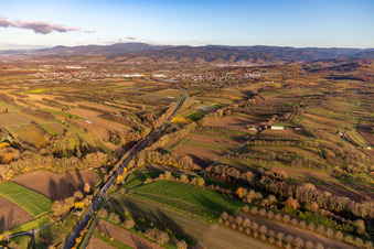 Vue aérienne de B28 à N à le quartier Nußbach in Oberkirch dans le département Bade-Wurtemberg, Allemagne