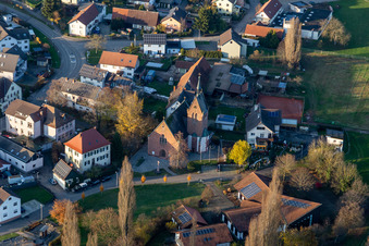 Vue aérienne de Sur la Kinzig à le quartier Weier in Offenburg dans le département Bade-Wurtemberg, Allemagne