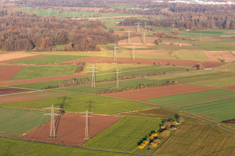 Vue aérienne de Réflecteurs sur les lignes à haute tension à Offenburg dans le département Bade-Wurtemberg, Allemagne