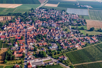 Vue aérienne de Village du sud à Impflingen dans le département Rhénanie-Palatinat, Allemagne