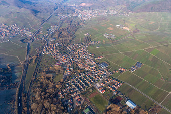 Vue aérienne de Siebeldingen dans le département Rhénanie-Palatinat, Allemagne