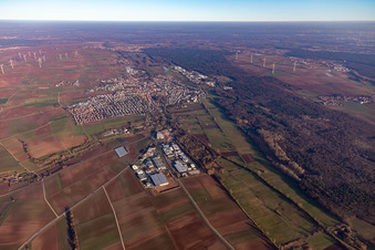 Herxheim bei Landau dans le département Rhénanie-Palatinat, Allemagne du point de vue du drone