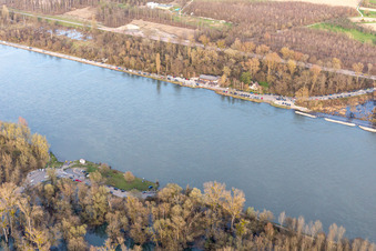 Vue aérienne de Ferry sur le Rhin Leimersheim, restaurant Rheinblick Leopoldshafen à le quartier Leopoldshafen in Eggenstein-Leopoldshafen dans le département Bade-Wurtemberg, Allemagne