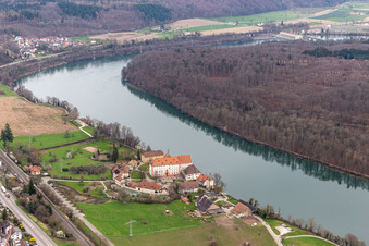 Vue aérienne de Église Saint-Michel du château de Beuggen à Rheinfelden dans le département Bade-Wurtemberg, Allemagne