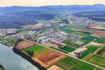 Vue aérienne de DSM Nutritional Products AG à Eiken dans le département Argovie, Suisse