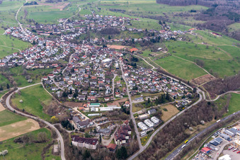 Vue aérienne de Vue sur le village à le quartier Wiechs in Schopfheim dans le département Bade-Wurtemberg, Allemagne