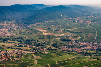 Vue aérienne de B10 entre Birkweiler et Siebeldingen à Siebeldingen dans le département Rhénanie-Palatinat, Allemagne